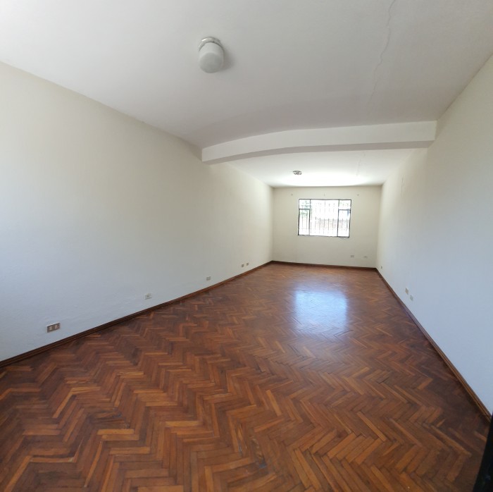 Casa en renta con uso suelo comercial zona 14 - Miniatura 10