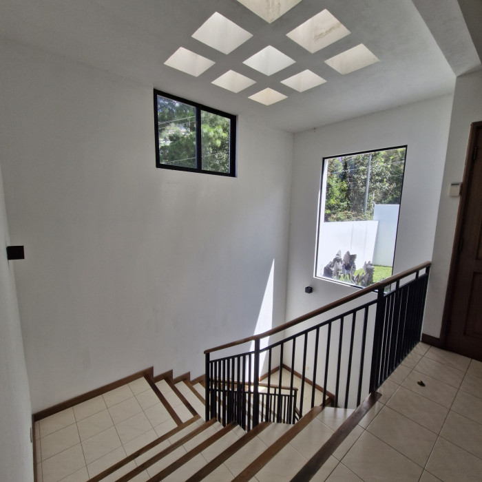 Elegante casa en Renta en Km. 8.5 Carretera al Salvador