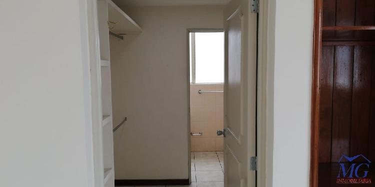 Alquilo Town-House 20 calle zona 10, cerca CC Pradera — foto 3