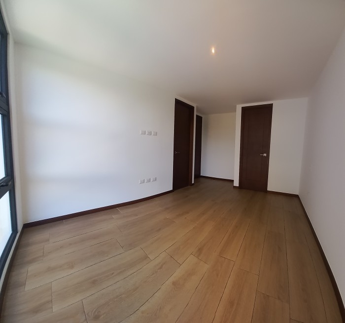 Apartamento en VENTA en décima avenida de la zona 14 - Miniatura 6
