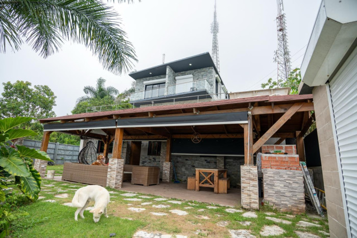 Venta de Espectacular Villa, La Colonia San Cristobal - 19