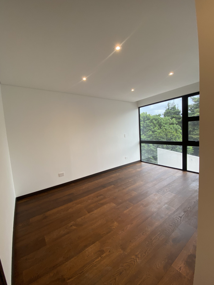 LUJOSO y EXCLUSIVO APARTAMENTO NUEVO EN VH2 - Miniatura 11