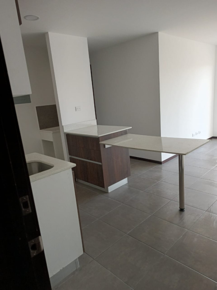Apartamento en venta en edificio CASA TRES, Zona 3. - Image 2
