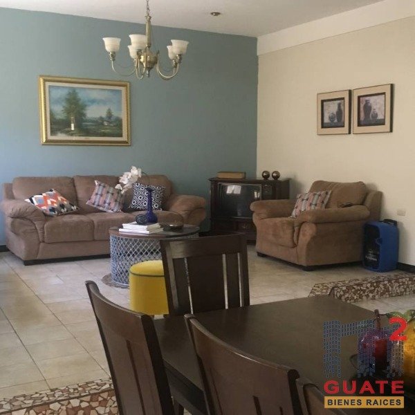 Casa de 390 m2 de construcción en Venta, Zona 16