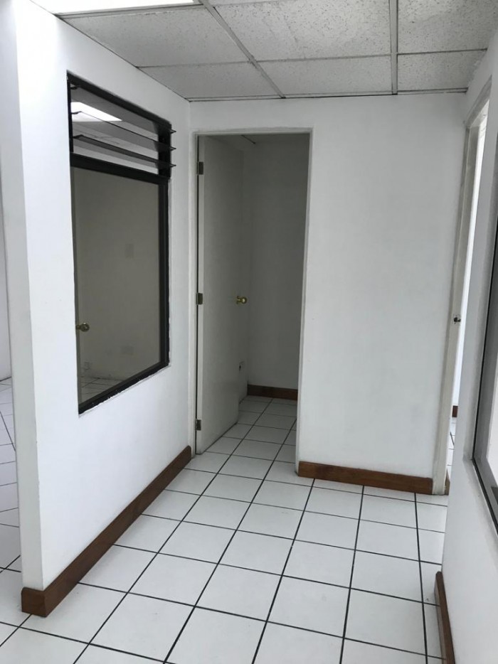 Oficina en Renta en excelente ubicación zona 10. - Miniatura 7