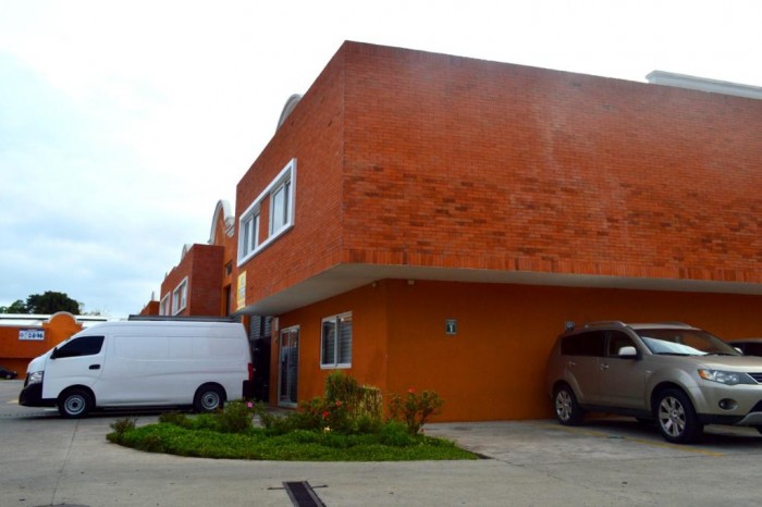 Venta de Ofibodega dentro de Empresarial  zona 4 Mixco - Image 1