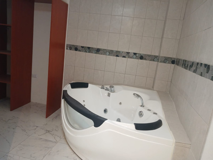 CASA REMODELADA EN VENTA EN ZONA 1 - Miniatura 16