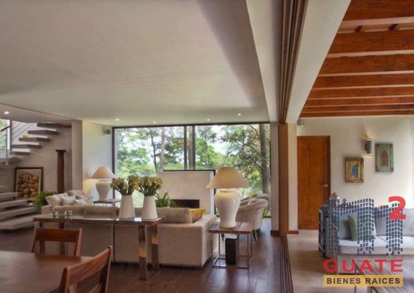 Casa de 480 m2 de construcción en Venta, Zona 16
