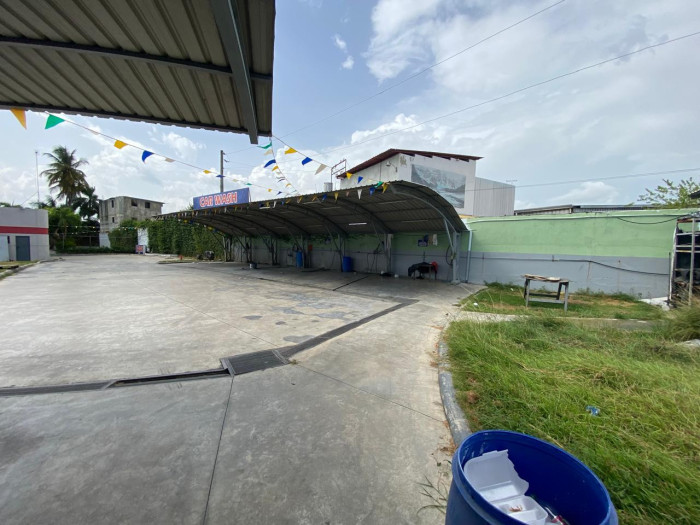Local comercial en alquiler en la Autopista Duarte. - 9