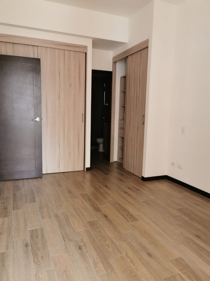 Renta Apartamento en Zona 14 - Image 1