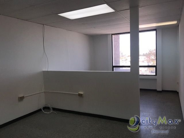 RENTA oficina en zona 13 Blvd. Liberación - Miniatura 8