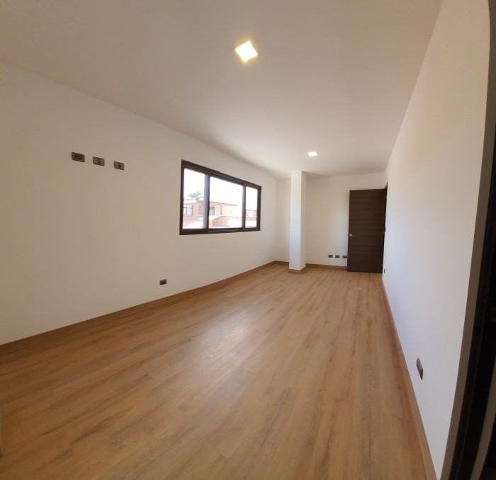 Amplia Casa de 4 habitaciones en Venta Vista hermosa 1 - Miniatura 7