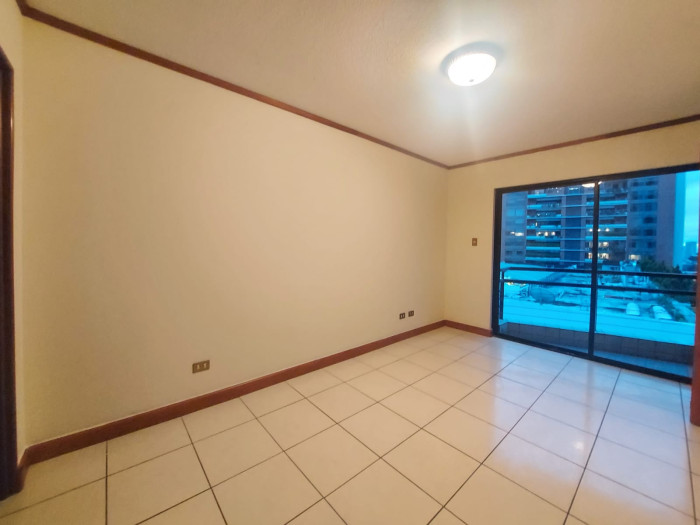 ALQUILO APARTAMENTO EN ZONA 14 FRENTE A LA NORIA — foto 3