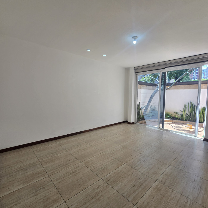 Alquiler hermosa casa en condominio en zona 10 — foto 10