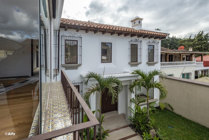 VENTA Hermosa y Lujosa Casa Estilo Colonial - Miniatura 12