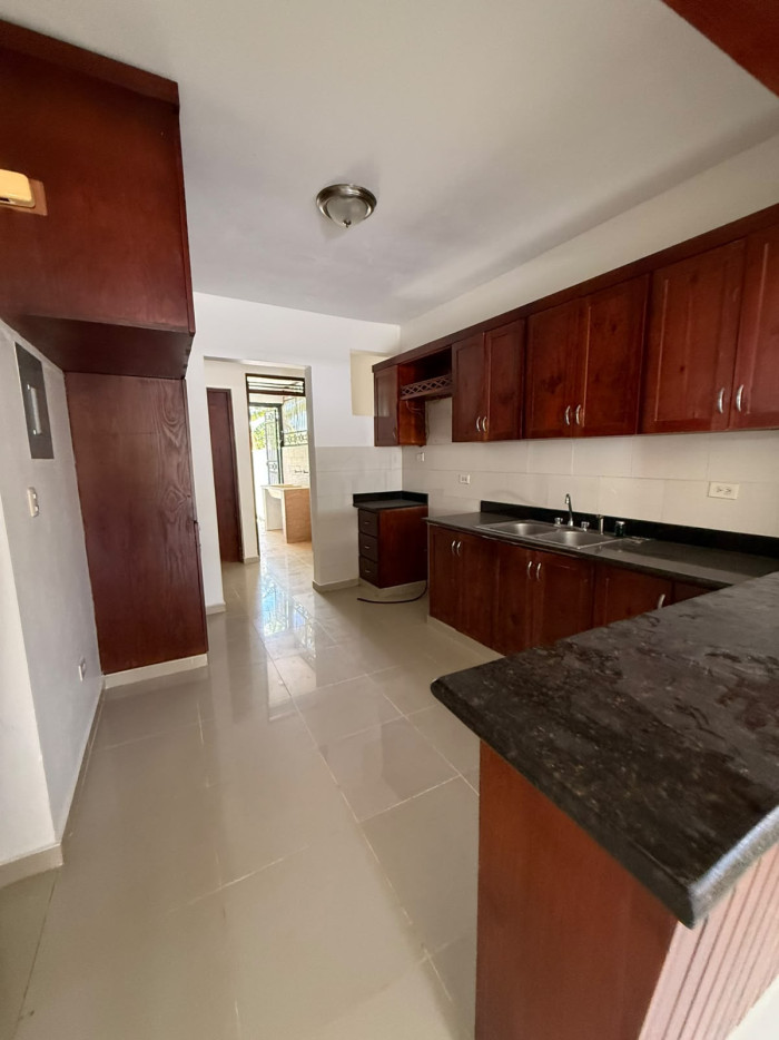 VENTA DE CASA FRENTE AL ASILO MAO VALVERDE - 4