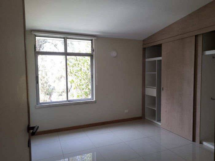 APARTAMENTO DE UNA HABITACION EN ZONA 10 - Miniatura 4