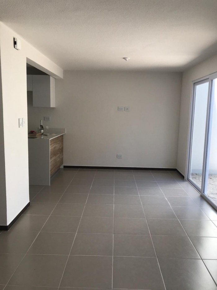 ZONA 2. VENDO CASA EN PARQUE SAN ANGEL — foto 2