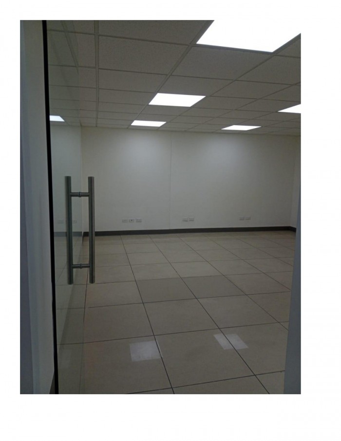 Oficina Comercial en  Renta en zona 9 Guatemala - Miniatura 3