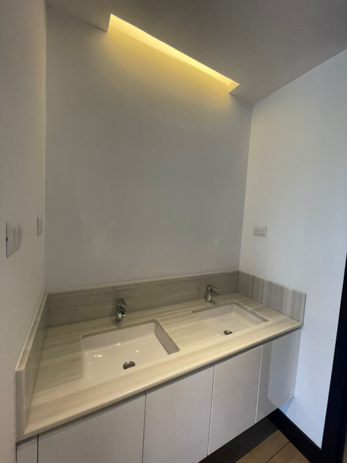 Apartamento con jardín en venta zona 15 Vh 1 - Image 5