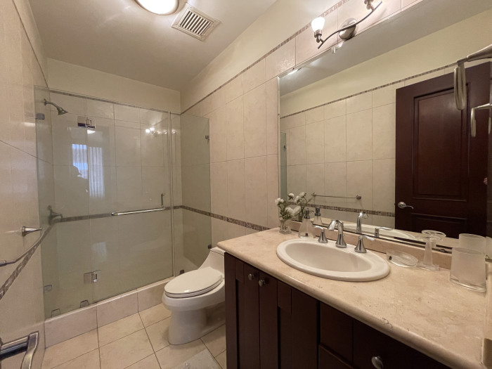 Plus Real Estate vende / renta apartamento en zona 14 — foto 5