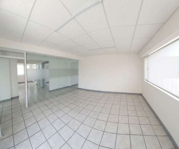 Oficina venta con 2 parqueos 20 calle Zona 10 — foto 4