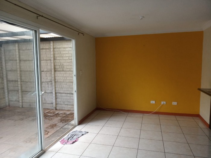 Vendo Casa de 2 Niveles en Casa Florentina Zona 17 - Image 2