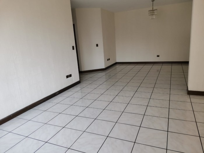Rento cómodo y amplio apartamento en zona 14 — foto 4