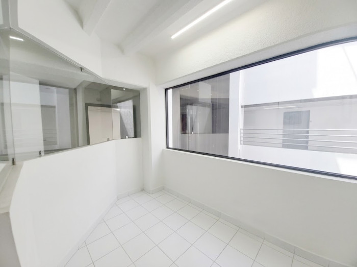 Oficina venta con 2 parqueos 20 calle Zona 10 — foto 9