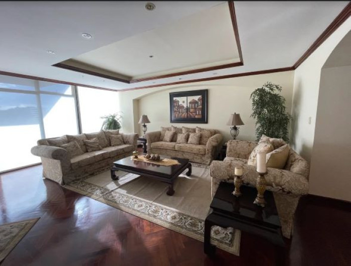 Plus Real Estate vende/renta apartamento en zona 14
