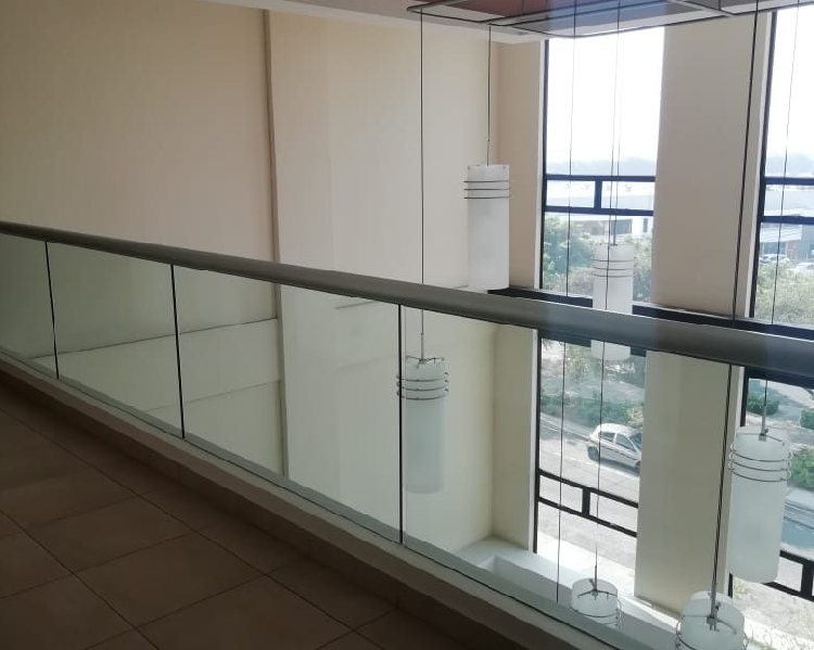 RENTO OFIICINA EN ZONA 13 — foto 3
