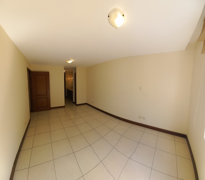 Apartamento en renta en zona 10 cerca de 20 calle - Image 4