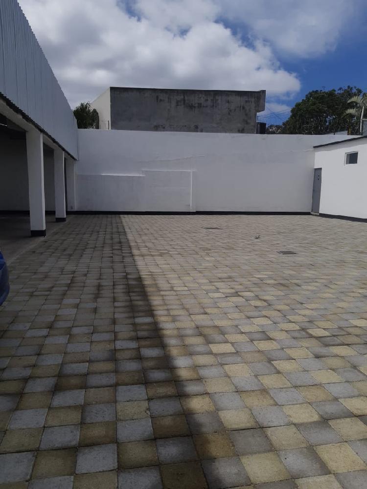 Propiedad grande para sala de ventas u oficinas . — foto 6