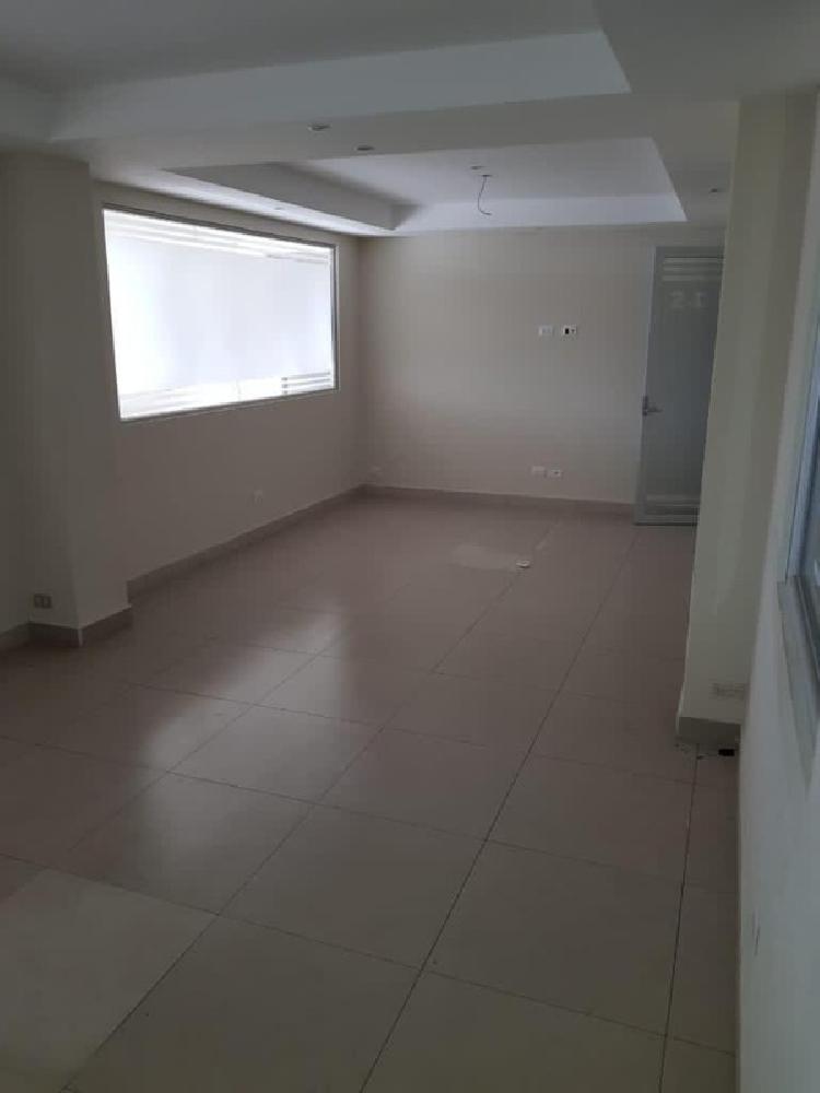 LOCAL COMERCIAL EN VENTA / RENTA EN ZONA 9 - 4