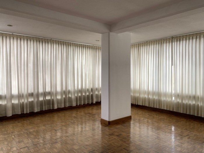 Apartamento en renta en zona 15 - Image 1