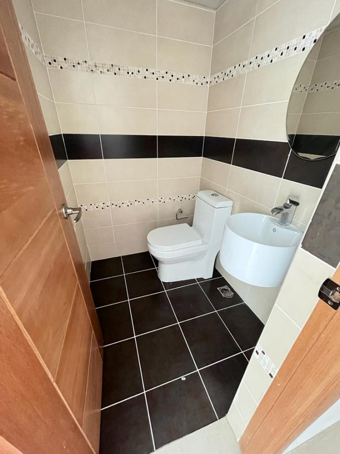 Apartamento con Linea Blanca en Evaristo Morales D.N - 8