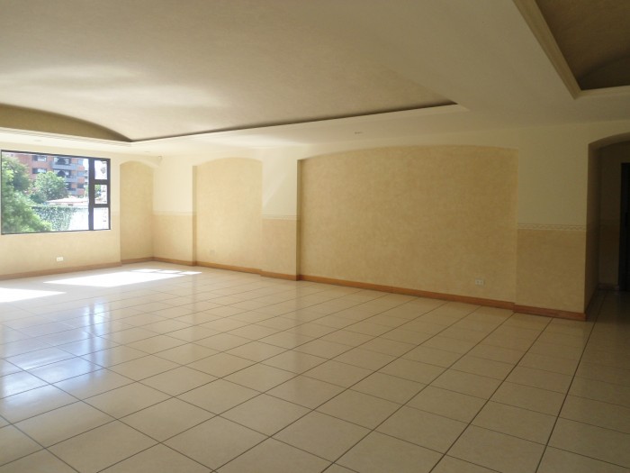 Alquilo Apartamento amueblado en zona 10 - Image 1
