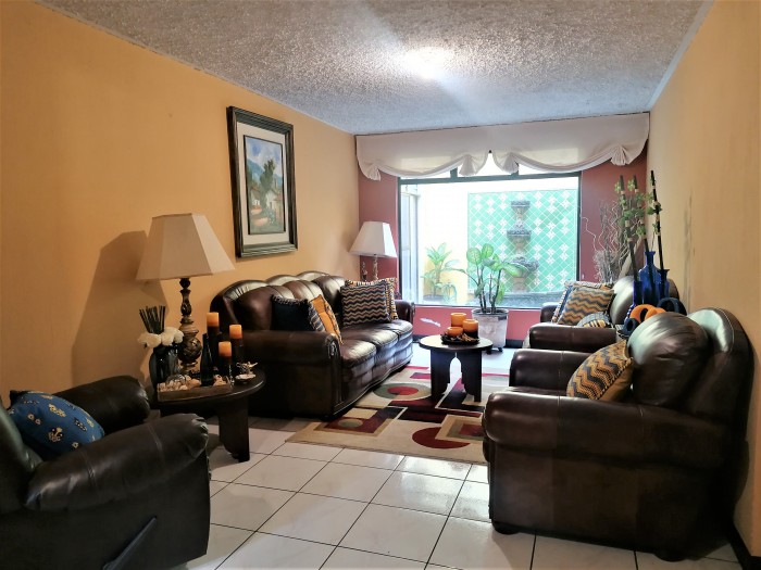 Casa en venta dentro de condominio Monte Maria - Image 1