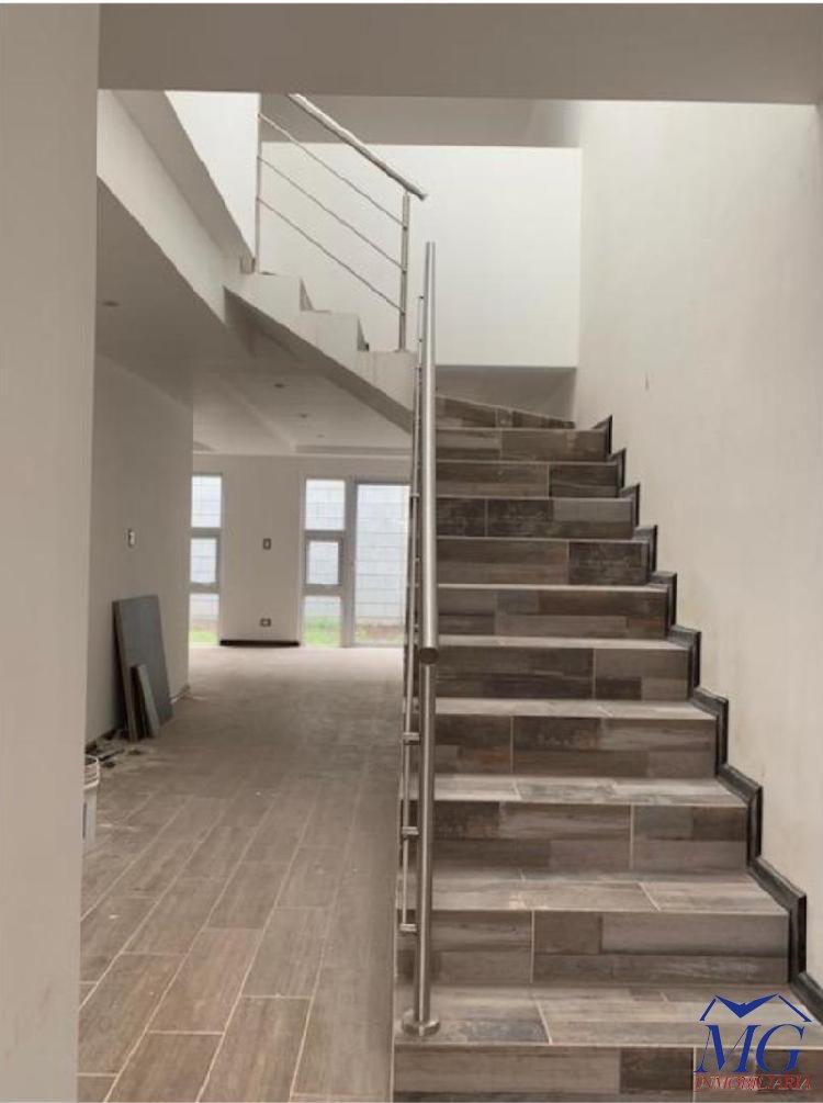 VENDO CASA EN SANCRISTOBAL SECTOR B1