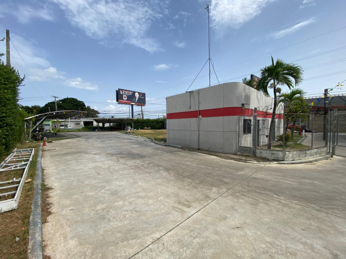Local comercial en alquiler en la Autopista Duarte. - 4