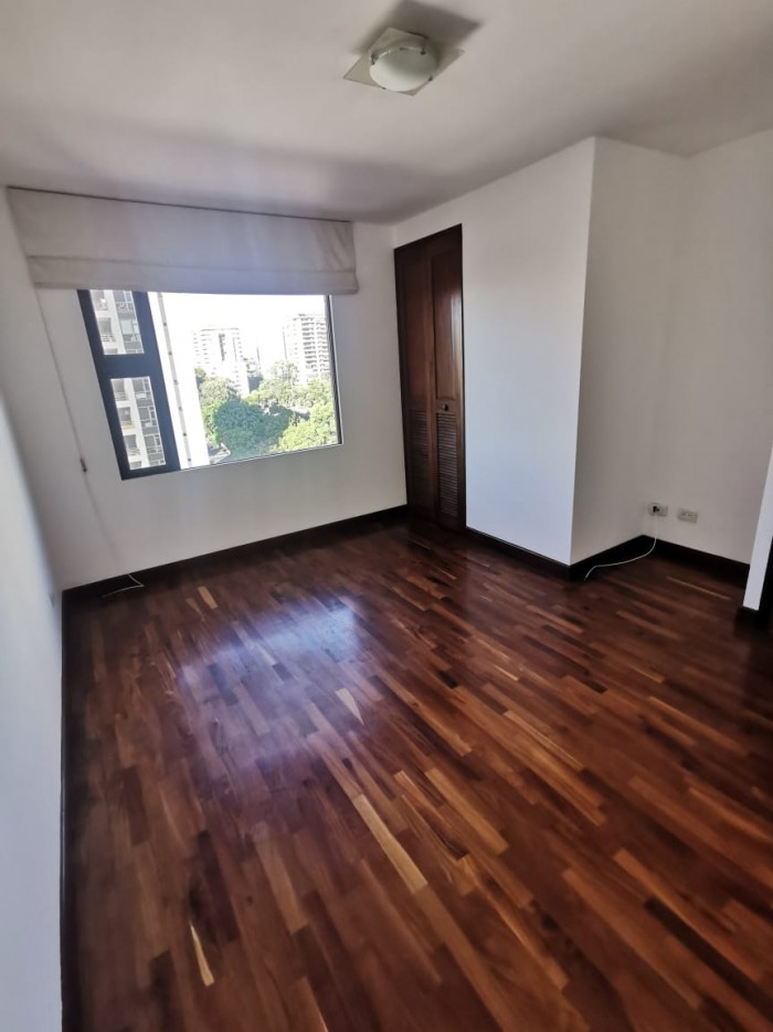 Apartamento en alquiler zona 14 — foto 3
