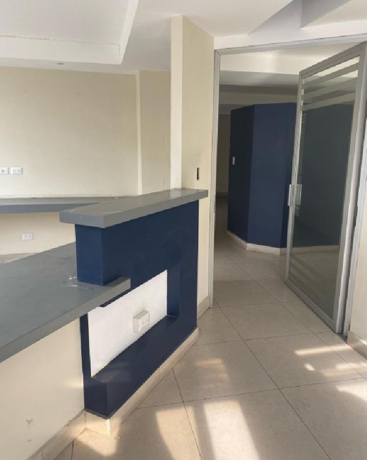 LOCAL COMERCIAL EN VENTA / RENTA EN ZONA 9 - 7