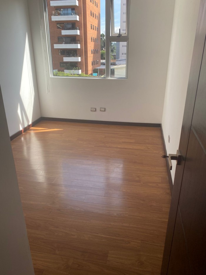 Apartamento en alquiler en zona 14, excelente ubicación — foto 3