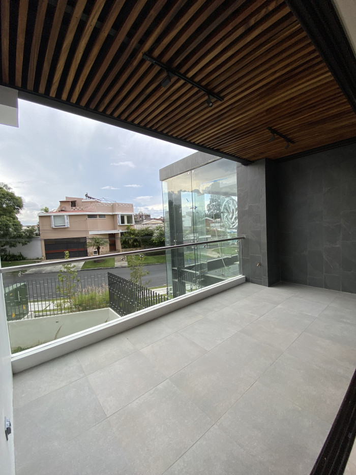 LUJOSO y EXCLUSIVO APARTAMENTO NUEVO EN VH2 - Miniatura 6