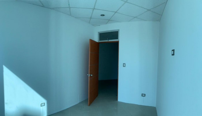 Oficina o clínica en renta en zona 10 Edificio Sixtino - Image 1