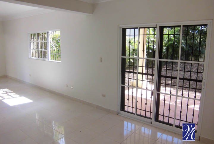 casa en proyecto cerrado Santiago, con patio y jacuzzi — foto 3