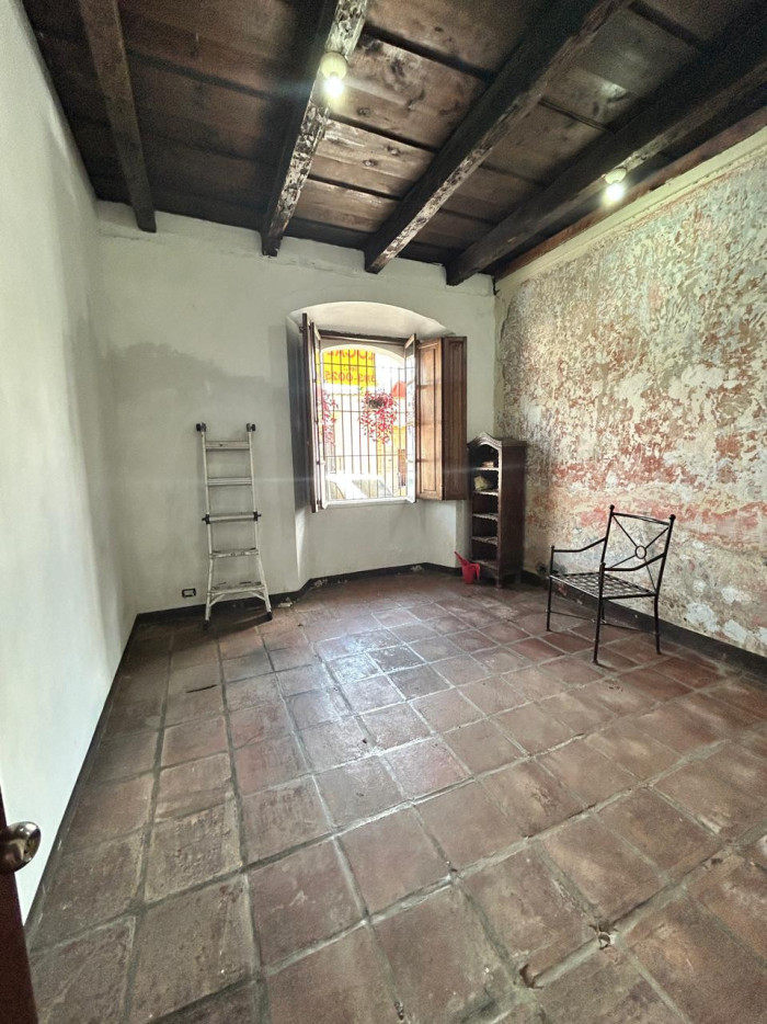 SE RENTA LOCAL EN EL CENTRO DE ANTIGUA — foto 2