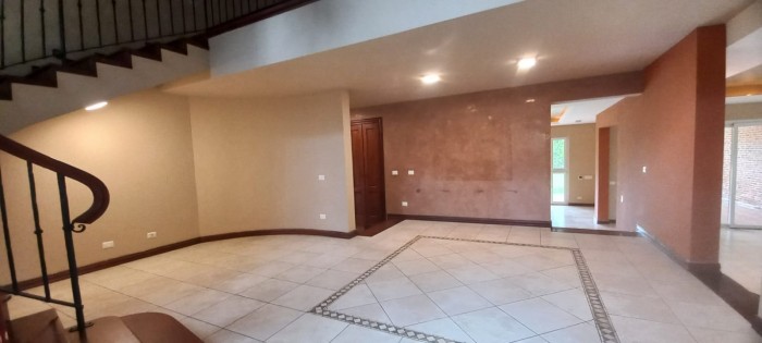 Residencia de lujo en Venta o Renta en Cayalá zona 16 - Image 1