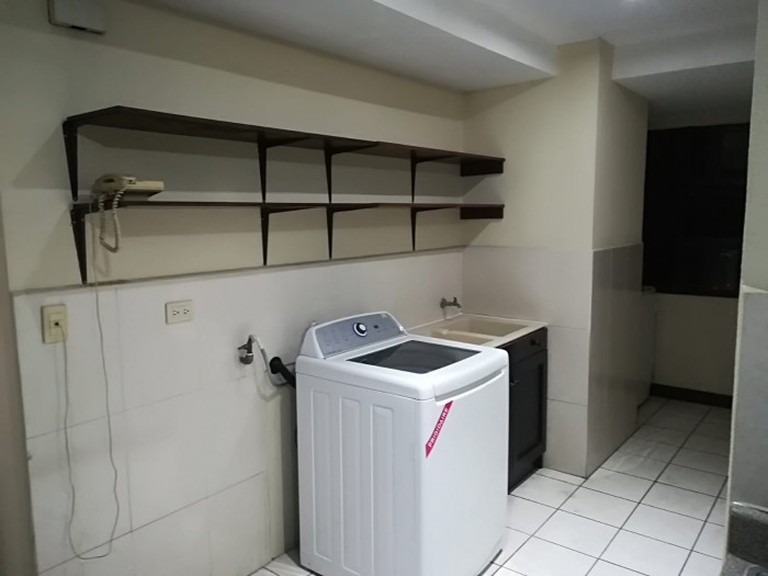 Apartamento amplio en alquiler, zona 14 -Pacifica Plaza - Image 3