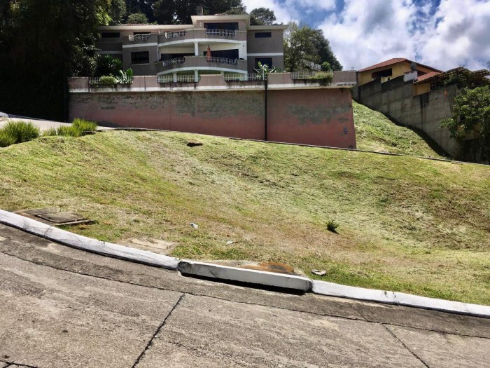 VENDO TERRENO EN SAN RAFAEL LOS GERANIOS KM 9 CES